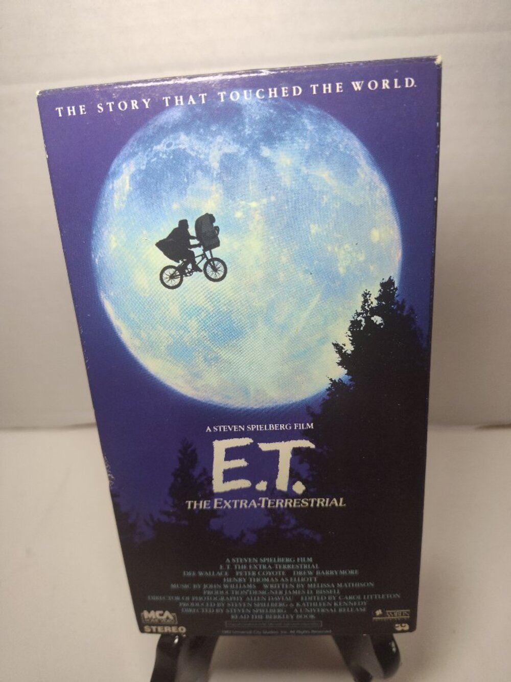 Description  E.T. The Extra-Terrestrial VHS – 1988 MCA Home Video 77012 – Green